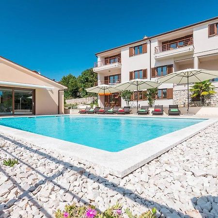 E&T Apartments With A Beautiful Pool Rabac Eksteriør billede