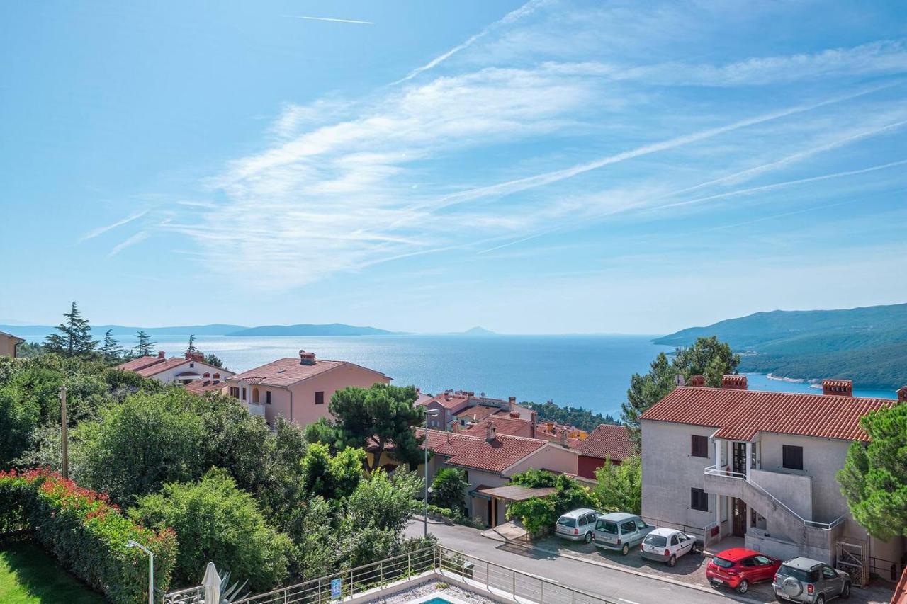 E&T Apartments With A Beautiful Pool Rabac Eksteriør billede