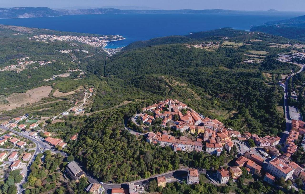 E&T Apartments With A Beautiful Pool Rabac Eksteriør billede