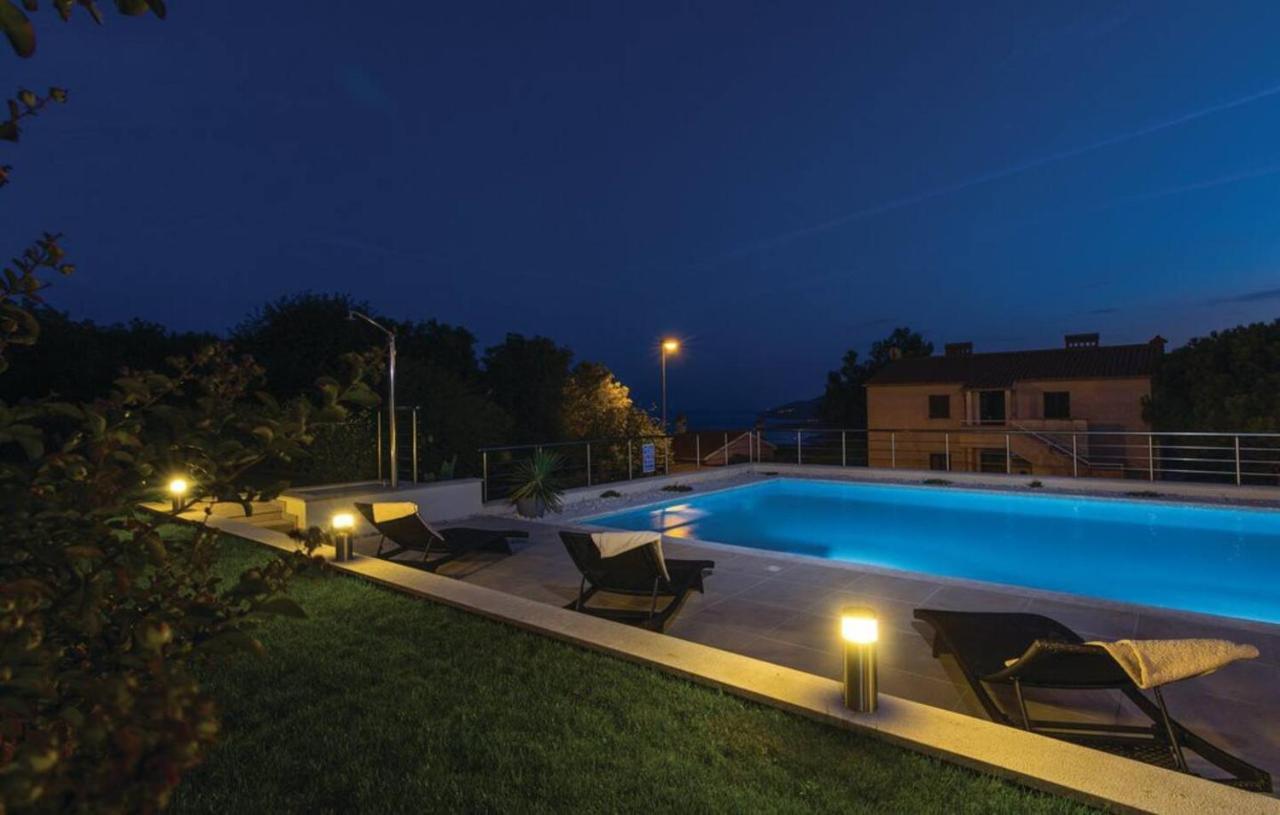 E&T Apartments With A Beautiful Pool Rabac Eksteriør billede