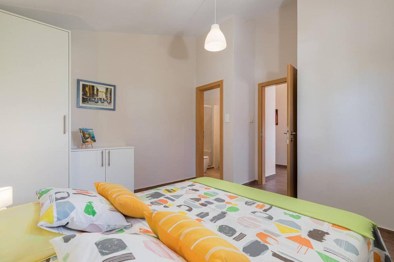 E&T Apartments With A Beautiful Pool Rabac Eksteriør billede