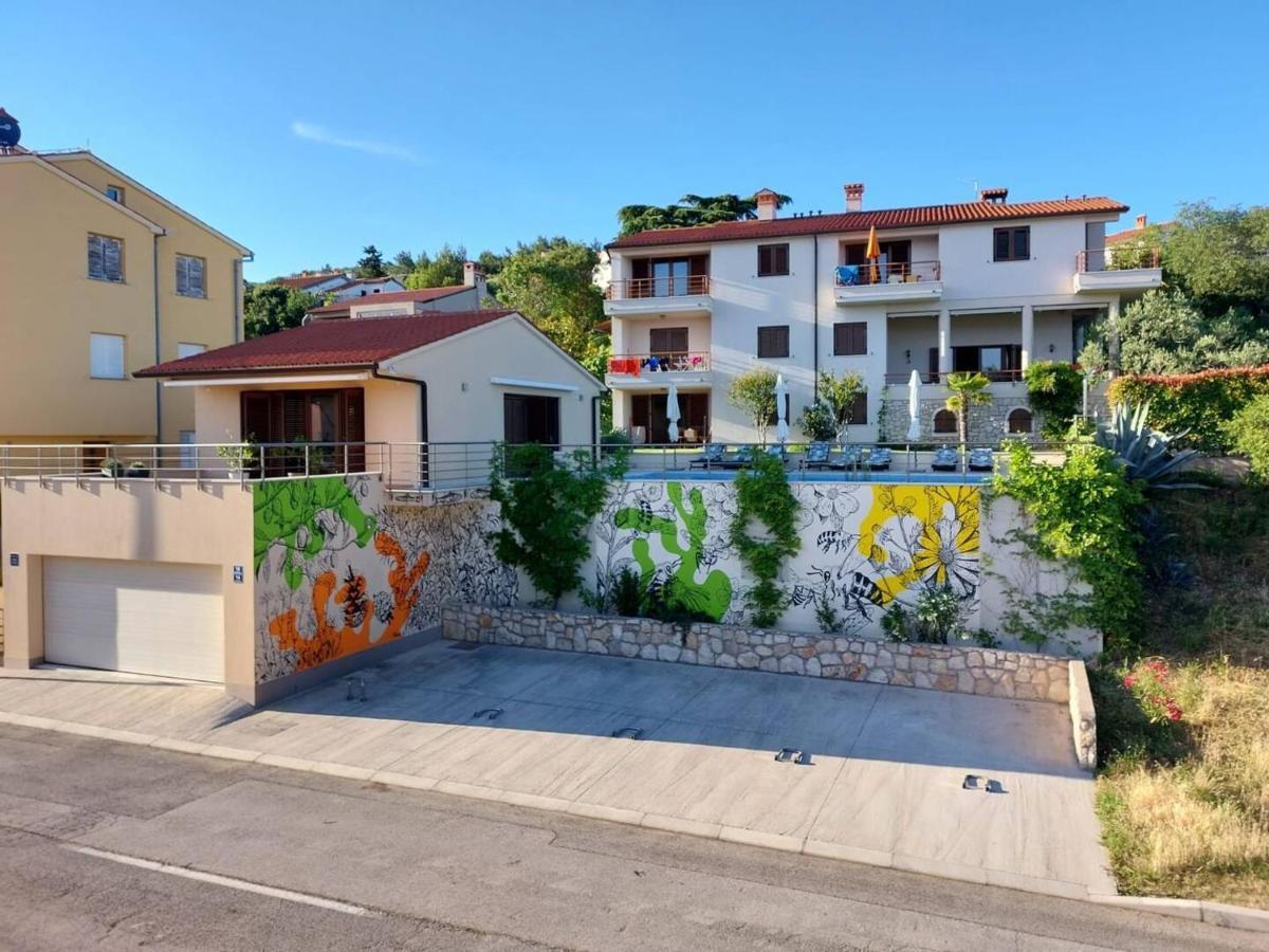 E&T Apartments With A Beautiful Pool Rabac Eksteriør billede