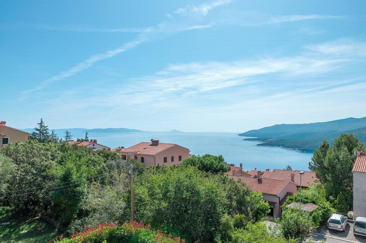 E&T Apartments With A Beautiful Pool Rabac Eksteriør billede