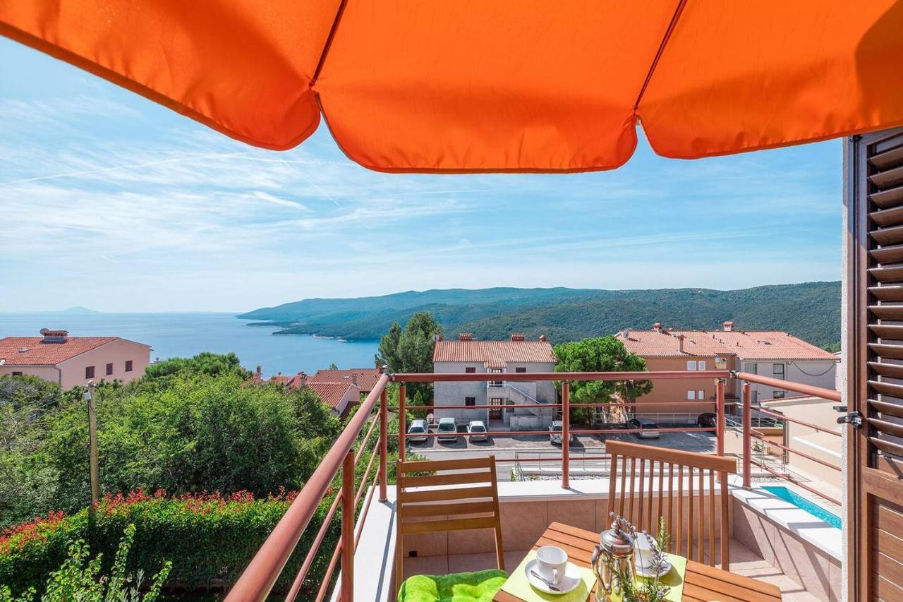 E&T Apartments With A Beautiful Pool Rabac Eksteriør billede