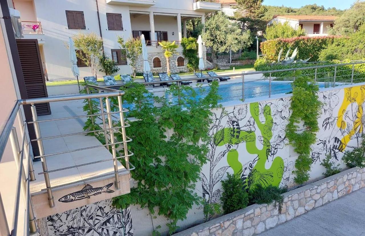 E&T Apartments With A Beautiful Pool Rabac Eksteriør billede