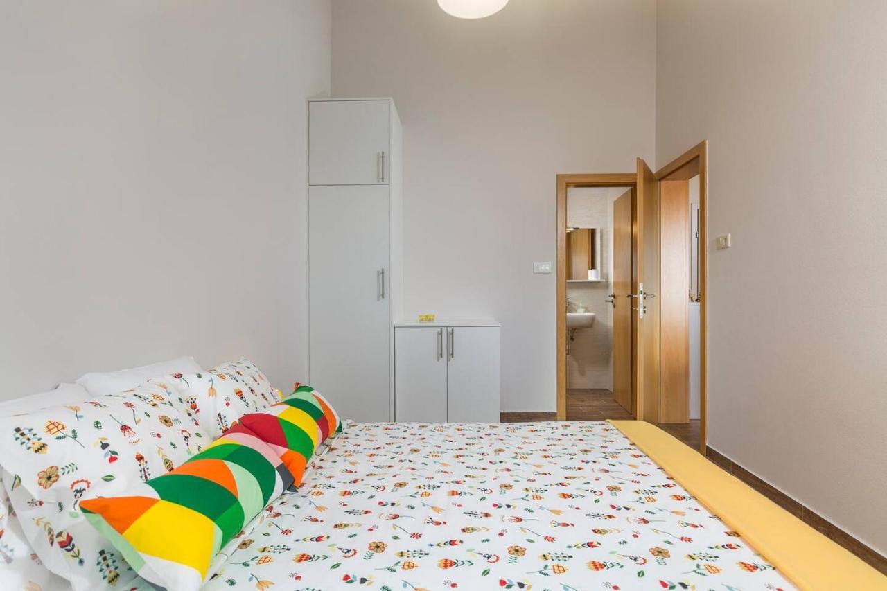 E&T Apartments With A Beautiful Pool Rabac Eksteriør billede