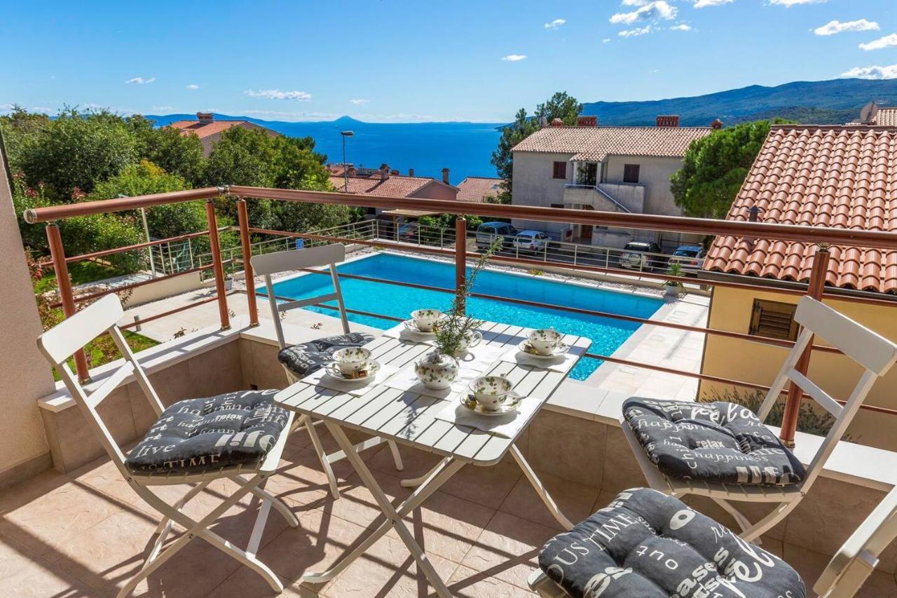 E&T Apartments With A Beautiful Pool Rabac Eksteriør billede