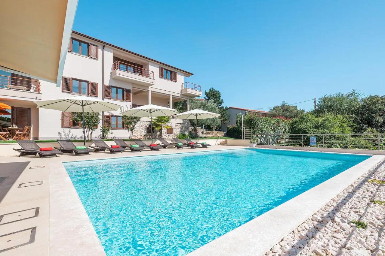 E&T Apartments With A Beautiful Pool Rabac Eksteriør billede