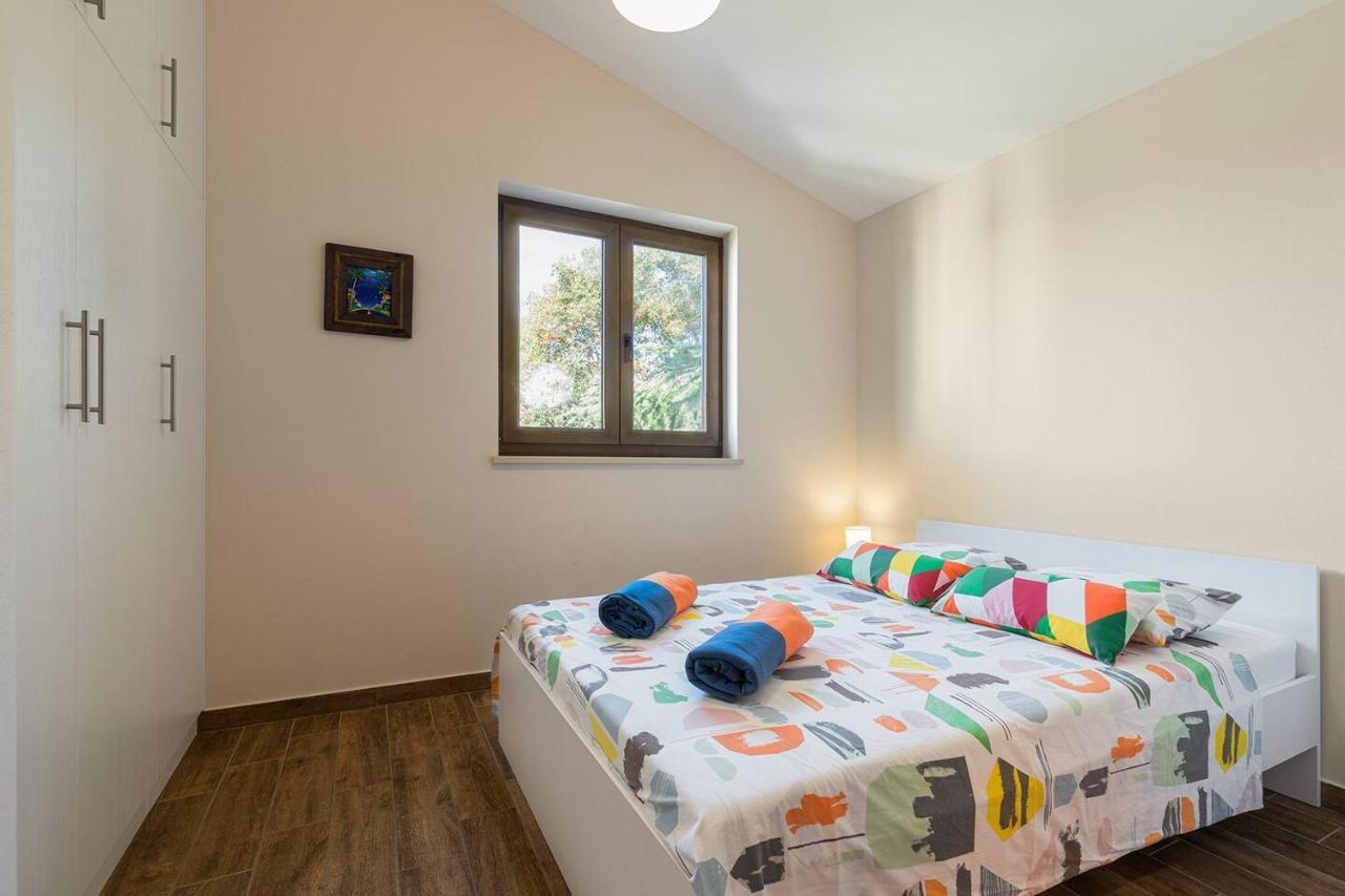 E&T Apartments With A Beautiful Pool Rabac Eksteriør billede
